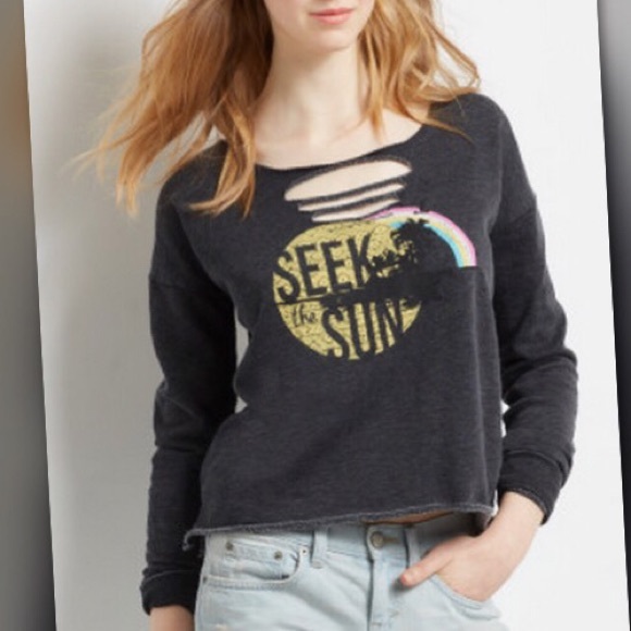 Chic Aeropostale cut Sweatshirt. - Picture 5 of 6